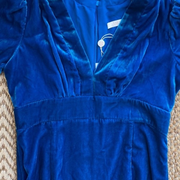 ❤️Lulus WAYF Margie Blue Velvet V Neck Midi Dress - Picture 5 of 6